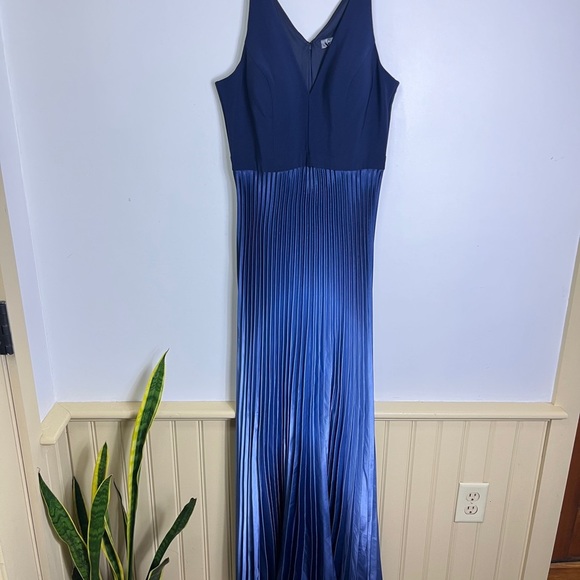 Aqua Formal NWT Pleated Shimmer Dress Long Navy Ombré 10 Maxi Gown Wedding Guest - Picture 2 of 14